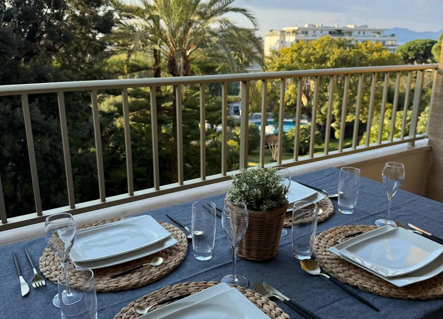 Chic 2 Bedroom With Huge Terrace And Pool 戛纳