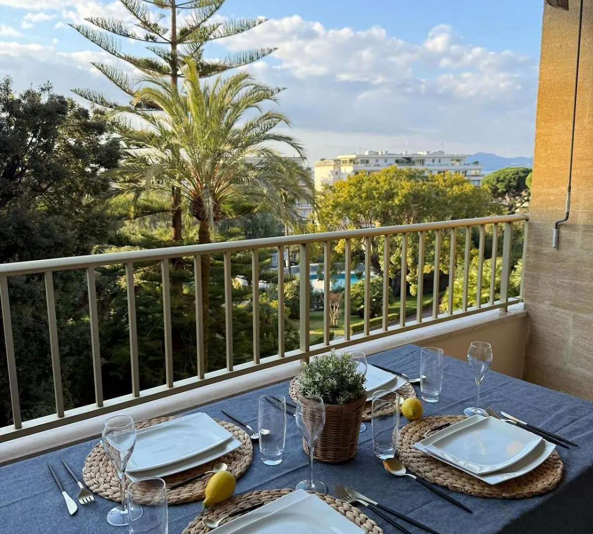Chic 2 Bedroom With Huge Terrace And Pool Cannes France