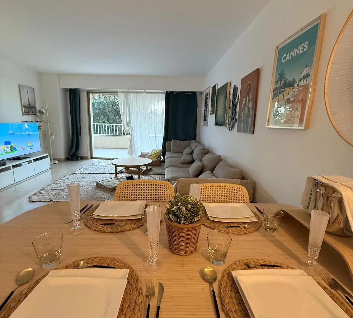 Chic 2 Bedroom With Huge Terrace And Pool Cannes Apartment
